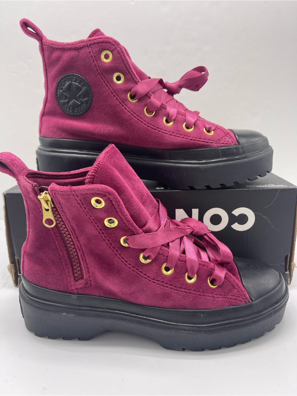Converse WMNS A05442C
CTAS LUGGED LIFT H LEGEND BERRY/BLACK/BLACK Sneakers